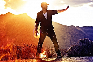 Pyro Mini 喷火手环 黑科技火球魔术道具