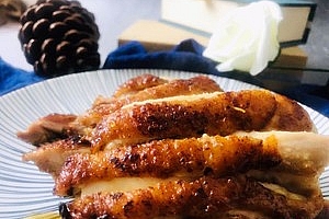 香煎无骨鸡腿(鸡腿去骨方法)