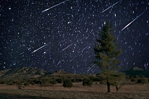 为什么天空中会出现流星?