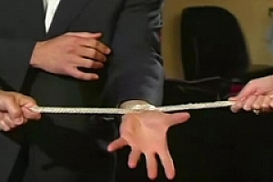 双手绑绳逃脱In_and_Out_Rope_Escap