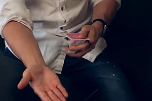 2013 TBC发行纸牌魔术 隐形之手 Invisible Hands by Patrick Kun