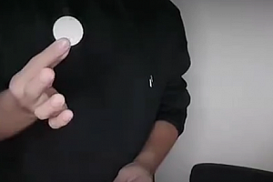 三套硬币穿手Project Coin Through Hand by Rogelio Mechilina