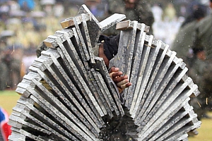 特技教学徒手劈石